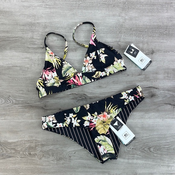 ☀️RIP CURL☀️ ON THE COAST TRI ON THE COAST REVERSIBLE CHEEKY BIKINI SET - Picture 3 of 16